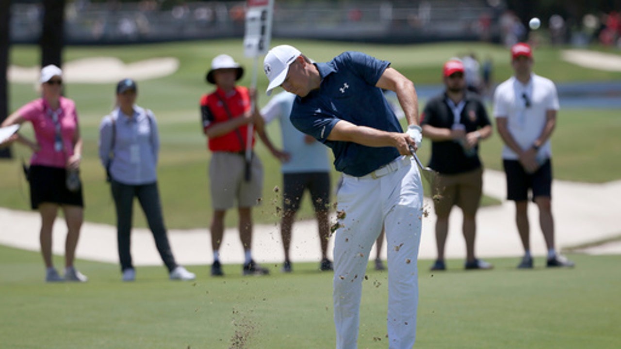 Cameron Davis wins Australian Open by 1 stroke, Day falters